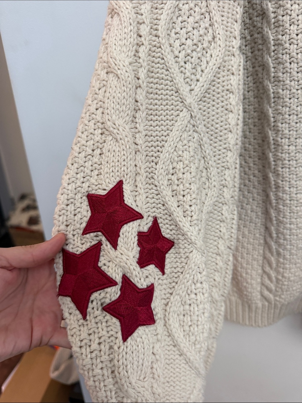 Taylor Swift Cream Cable Knit Cardigan with Red Star Patches - Picture 5 of 11
